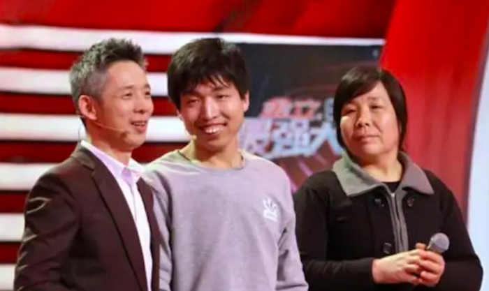 《最强大脑》第3期之“中国雨人” 周玮_ 世界孤独症关注日 | 让来自星星的孩子，不再孤单_万象城AWC基因